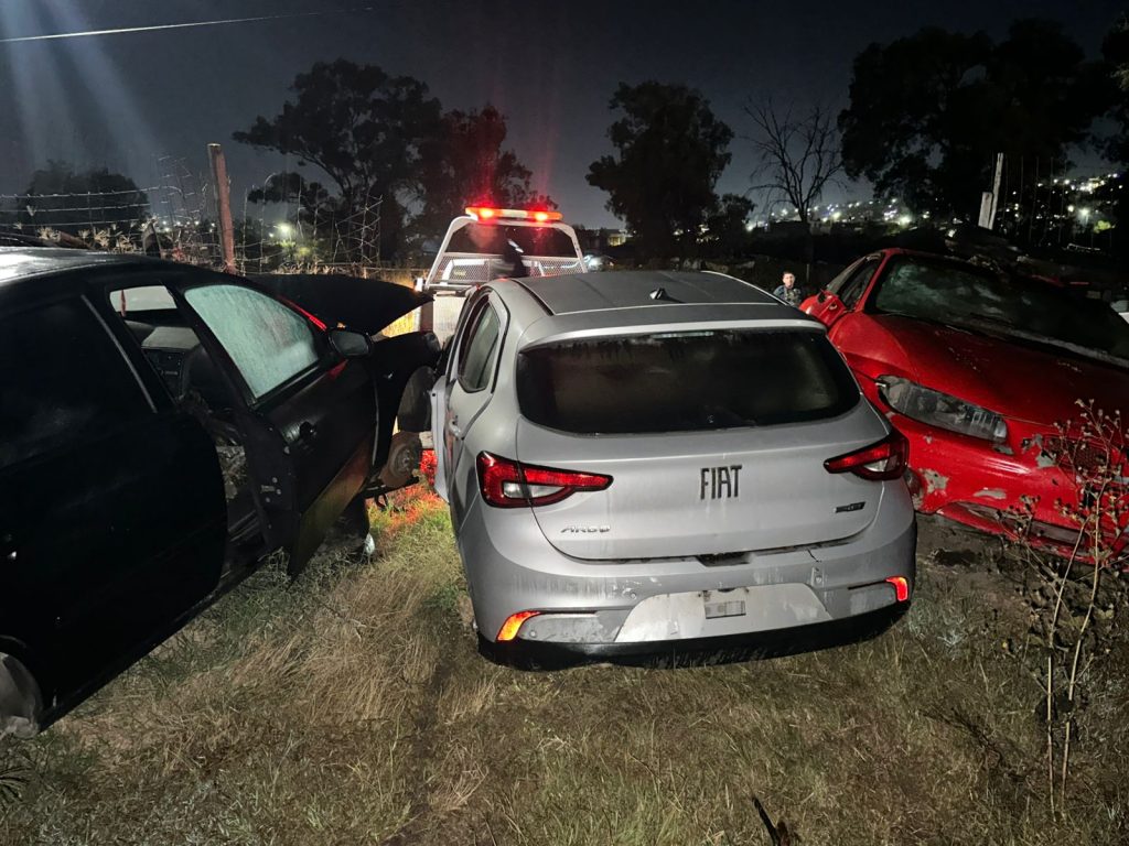 Ejecuta FGE cateo en yonke de la colonia Canteras de Morelia y recupera dos vehículos robados 4 FGE CatYonMor2