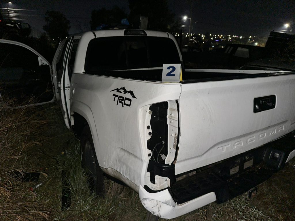 Ejecuta FGE cateo en yonke de la colonia Canteras de Morelia y recupera dos vehículos robados 6 FGE CatYonMor4