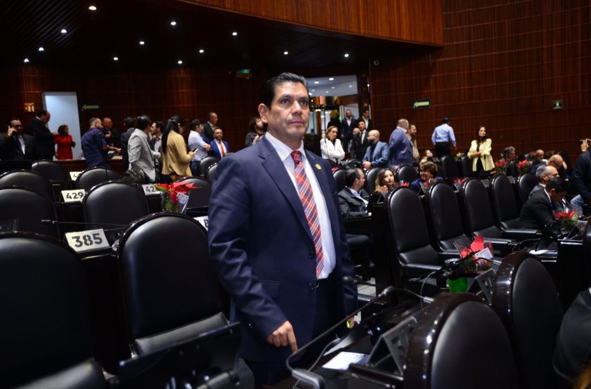  Ernesto Núñez celebra la aprobación en el Pleno de la nueva Ley General de Aguas