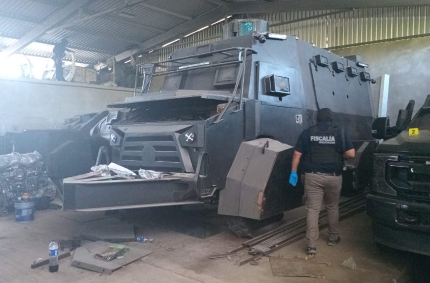  Asegura FGE vehículos con blindaje artesanal y narcóticos durante cateo en Coahuayana