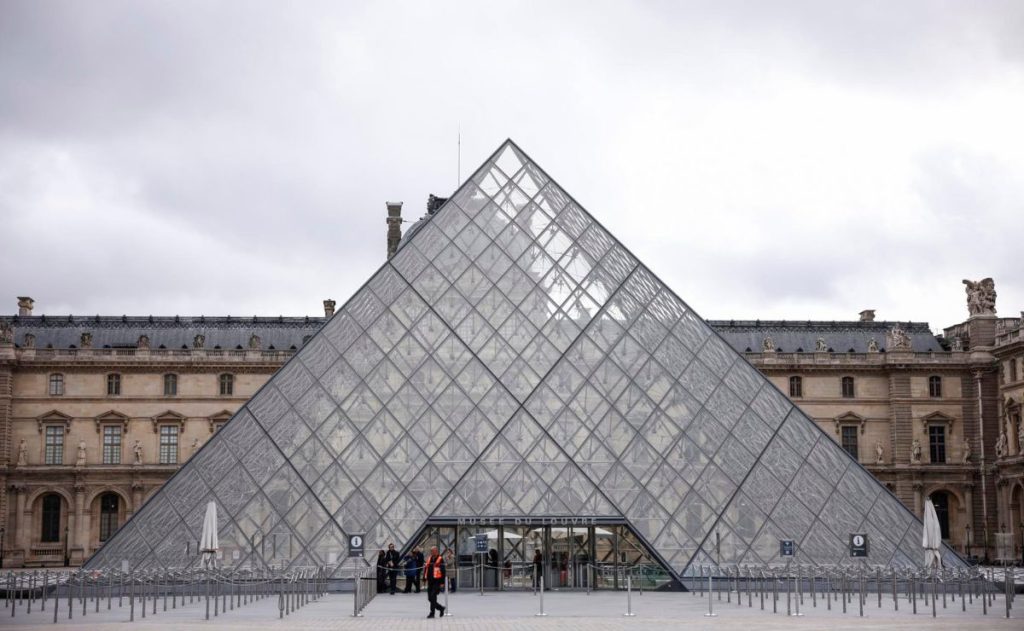 MuseoLouvre