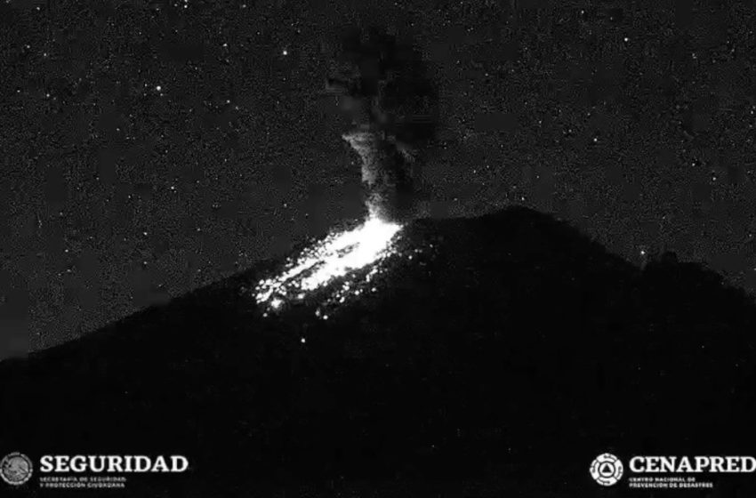  Cámaras de vigilancia captan extrañas luces en el Popocatépetl durante la Nochebuena