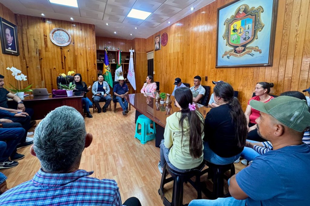 Dayana Pérez Mendoza fortalece el diálogo directo con habitantes de Las Charandas 3 StaClaraCharandas2