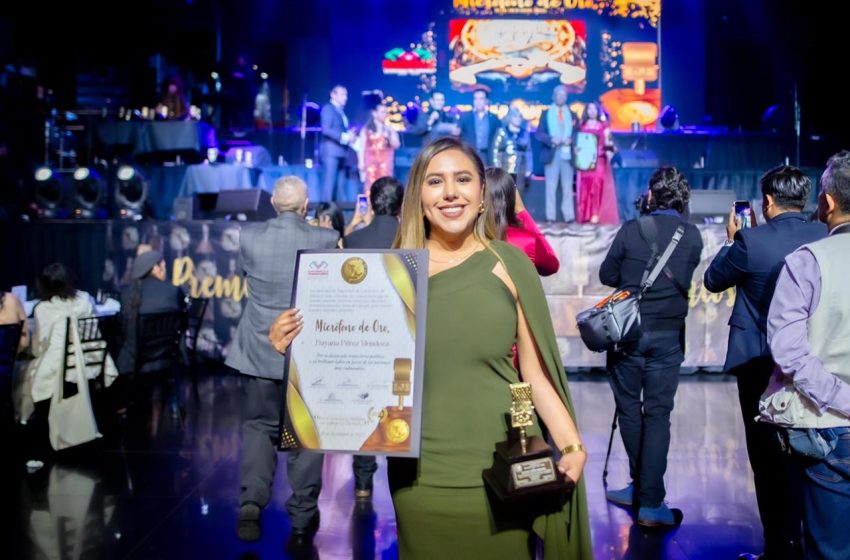  Dayana Pérez Mendoza recibe el Micrófono de Oro Invierno 2025 por su trayectoria y labor social