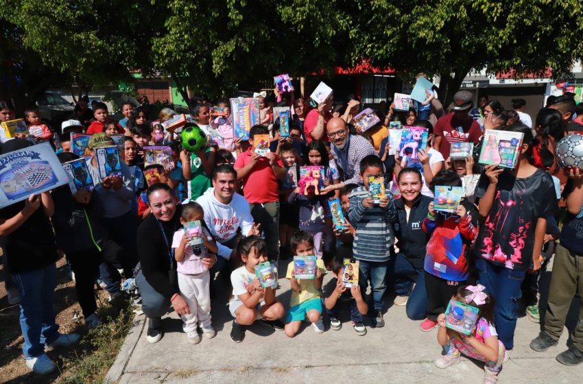  DIF Morelia lleva alegría a niñas y niños con entrega de juguetes de Reyes Magos