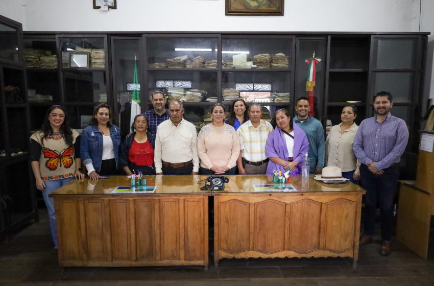  Alma Mireya González Sánchez toma protesta a nuevos jefes de tenencia de Santa Fe de la Laguna
