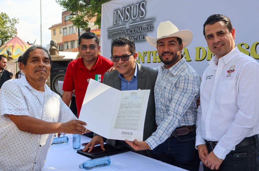  La certeza jurídica llega a las familias de Los Reyes, entrega Humberto Jiménez con INSUS escrituras