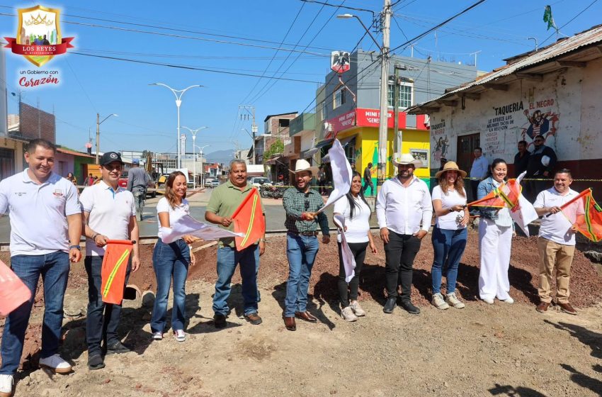  Humberto Jiménez Solís impulsa la modernización urbana con la segunda etapa de la Avenida Emiliano Zapata en Los Reyes