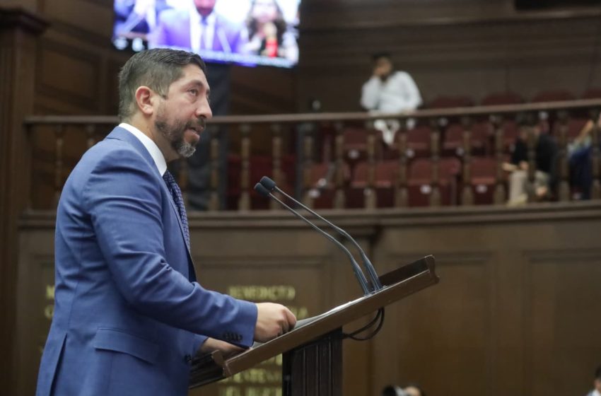  Abraham Espinoza presenta iniciativa pro adopción para mayores de edad en Michoacán