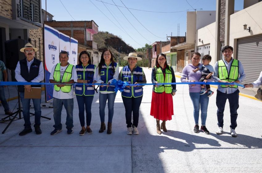  Cumple Quiroga con más obra pública, inaugura Alma Mireya González red de agua potable, drenaje y pavimentación en la calle Cerro Chino