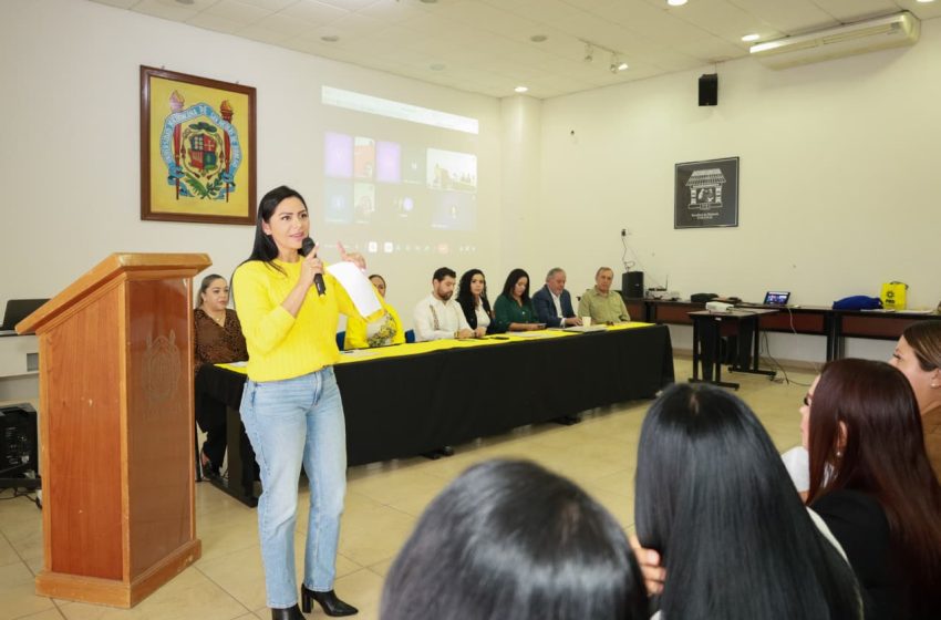  Araceli Saucedo respalda la formación política de mujeres y jóvenes como base del liderazgo en Michoacán