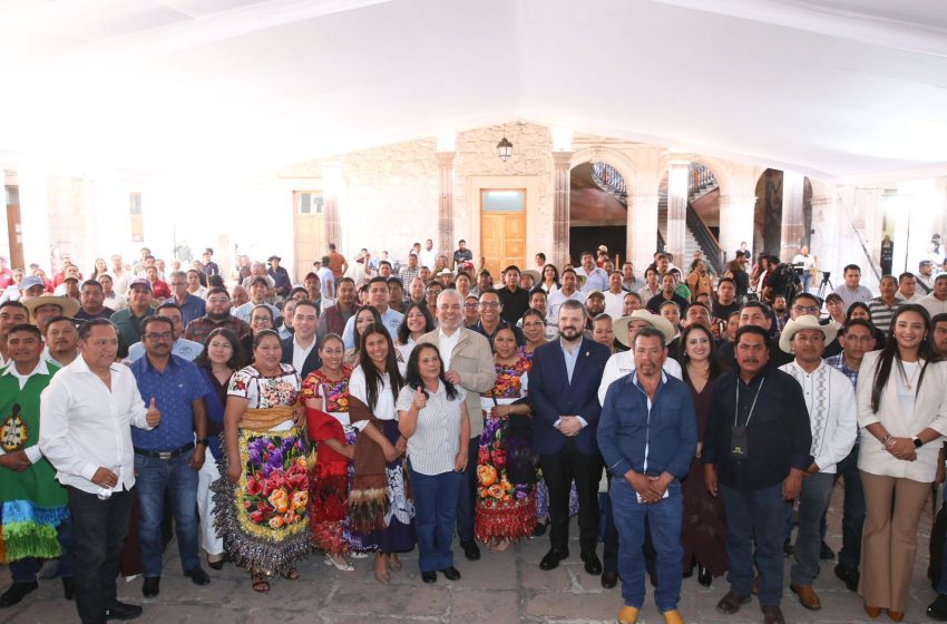  Bedolla garantiza obras convenidas para todos los autogobiernos indígenas de Michoacán