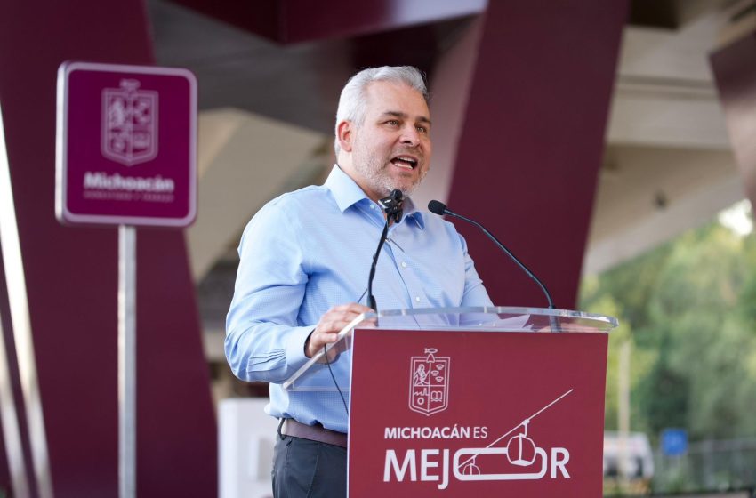  Bedolla entrega en Uruapan el puente vehicular Carlos Manzo