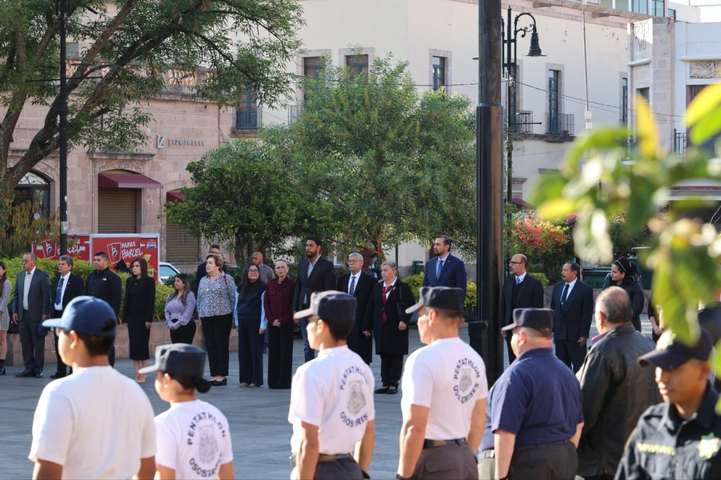 Ayuntamiento de Morelia conmemora CCXX Aniversario del Natalicio de Benito Juárez 3 GobMorJuarez2