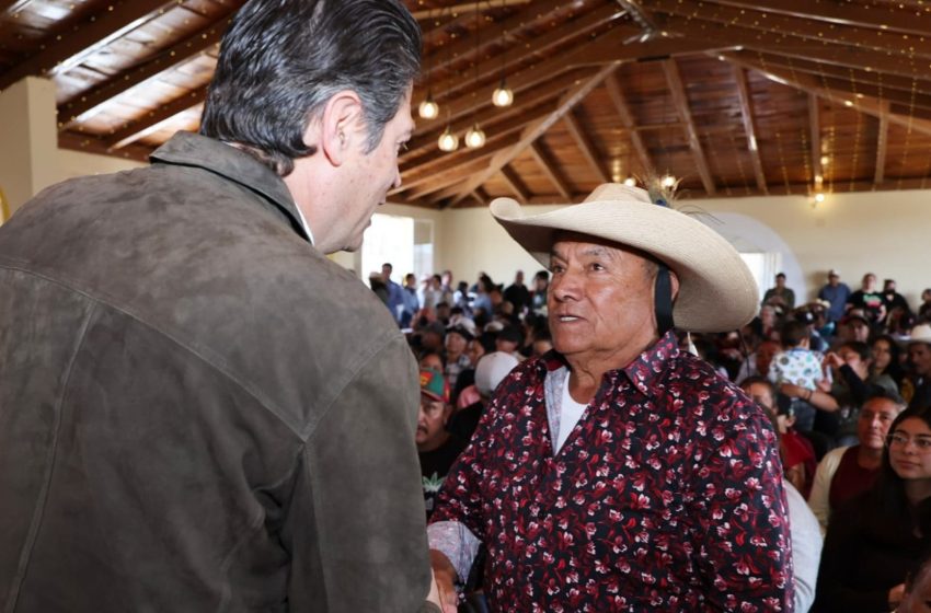  Alfonso Martínez Alcázar pone en marcha programas para apoyar el campo de Morelia