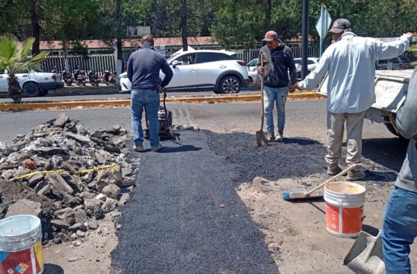  Arranca Humberto Jiménez Solís campaña de bacheo para mejorar vialidades en Los Reyes