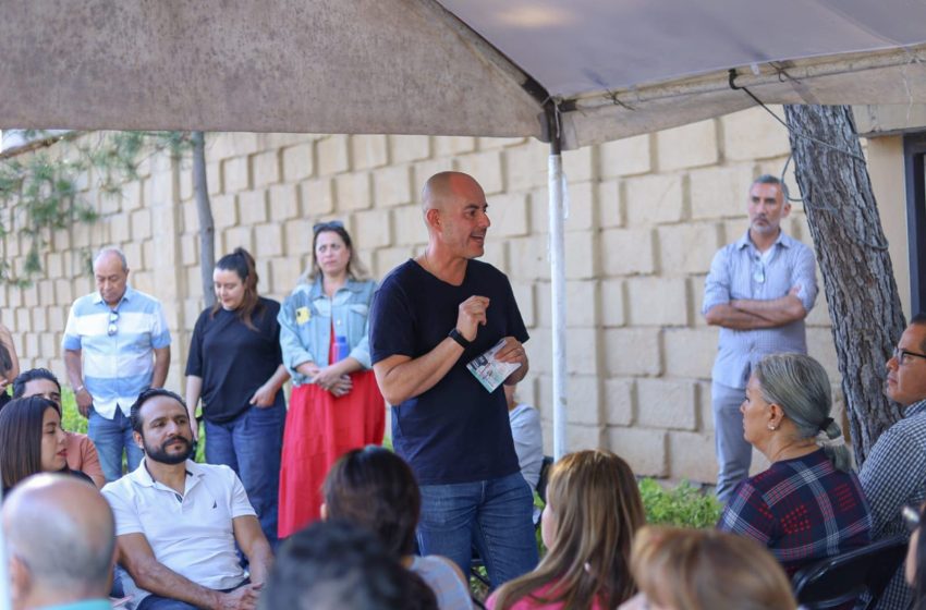  Adolfo Torres continúa atención a colonos del Sur