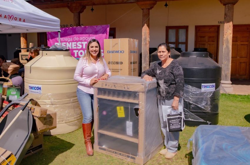  Dayana Pérez fortalece el apoyo a las familias de Salvador Escalante con entrega de apoyos