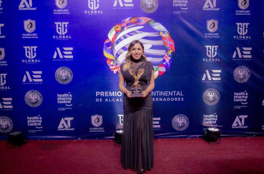  Dayana Pérez recibe Premio Intercontinental por impulso al patrimonio cultural de Salvador Escalante