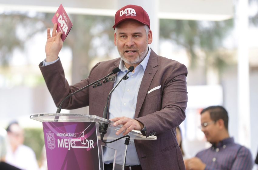  Bedolla inicia entrega de chips y tarjetas SIM de DATA, datos gratis a 107 mil estudiantes