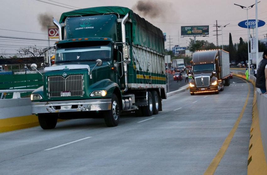  Bedolla abre carriles superiores del puente Independencia
