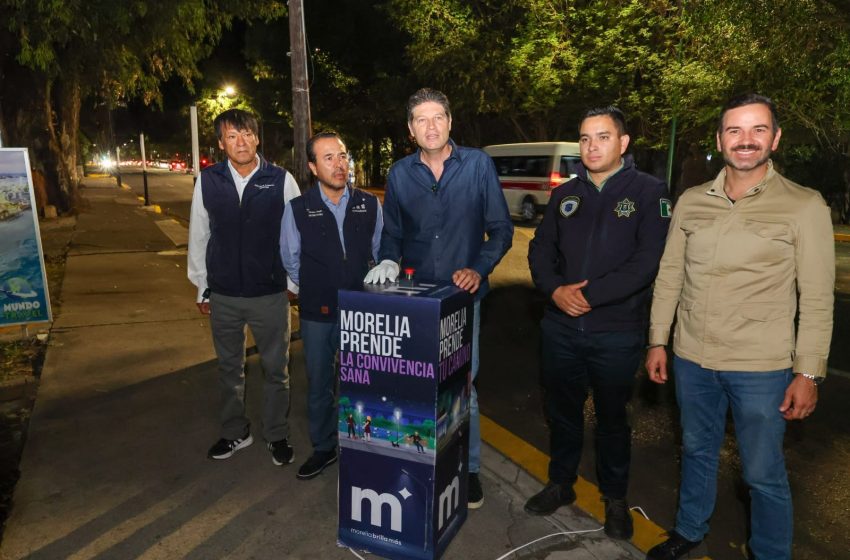  Entrega Alfonso Martínez nueva iluminación en la avenida Ventura Puente