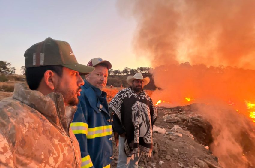  Se atiende de manera inmediata incendio en el basurero municipal de Los Reyes; prioridad la seguridad de las familias: Humberto Jiménez