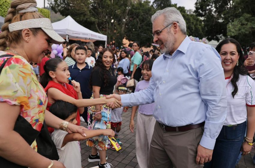  Bedolla y cientos de familias celebran el Día de la Niñez en el Festival Jalo