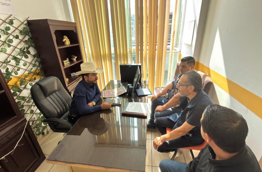  Supervisa Humberto Jiménez Solís renovación de espacio para adultos mayores en Los Reyes