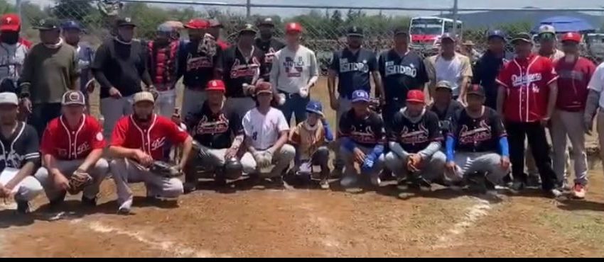  Julio César Conejo Alejos realiza entrega de apoyo para la instalación de malla en campo de béisbol en Zárate