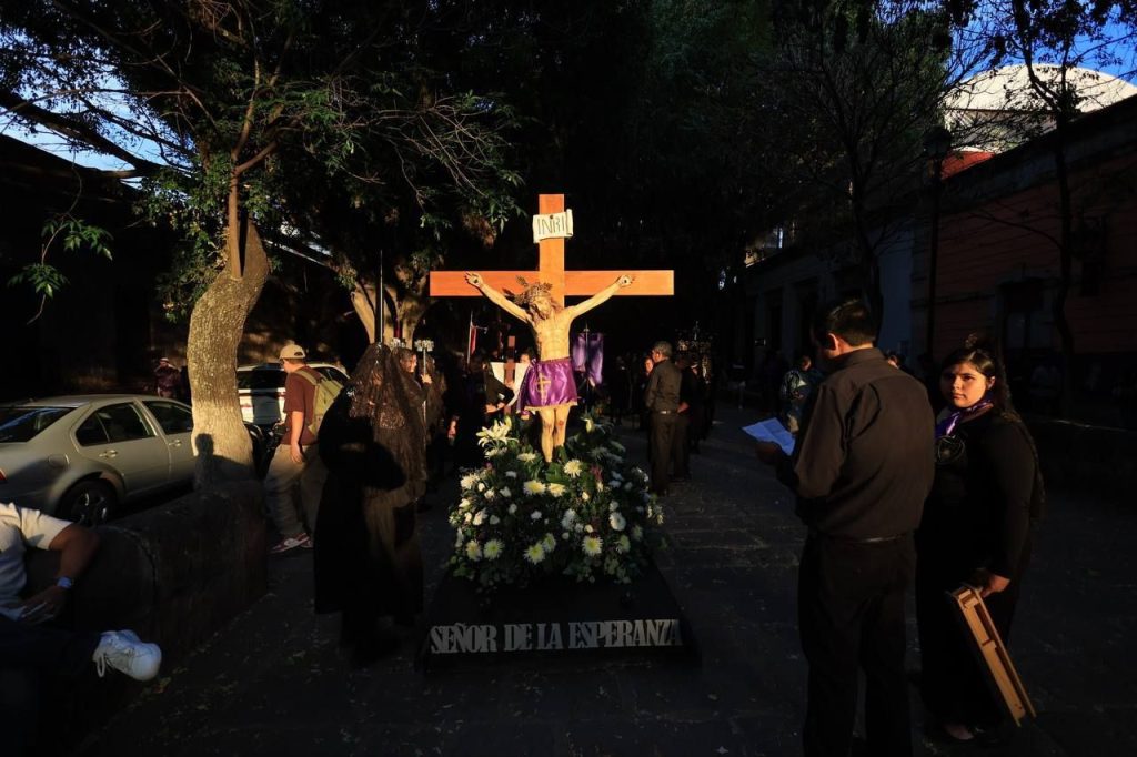 Más de 60 mil personas acompañan la Procesión del Silencio: Alfonso Martínez Alcázar 10 img 20260403 wa0106467758343011079767