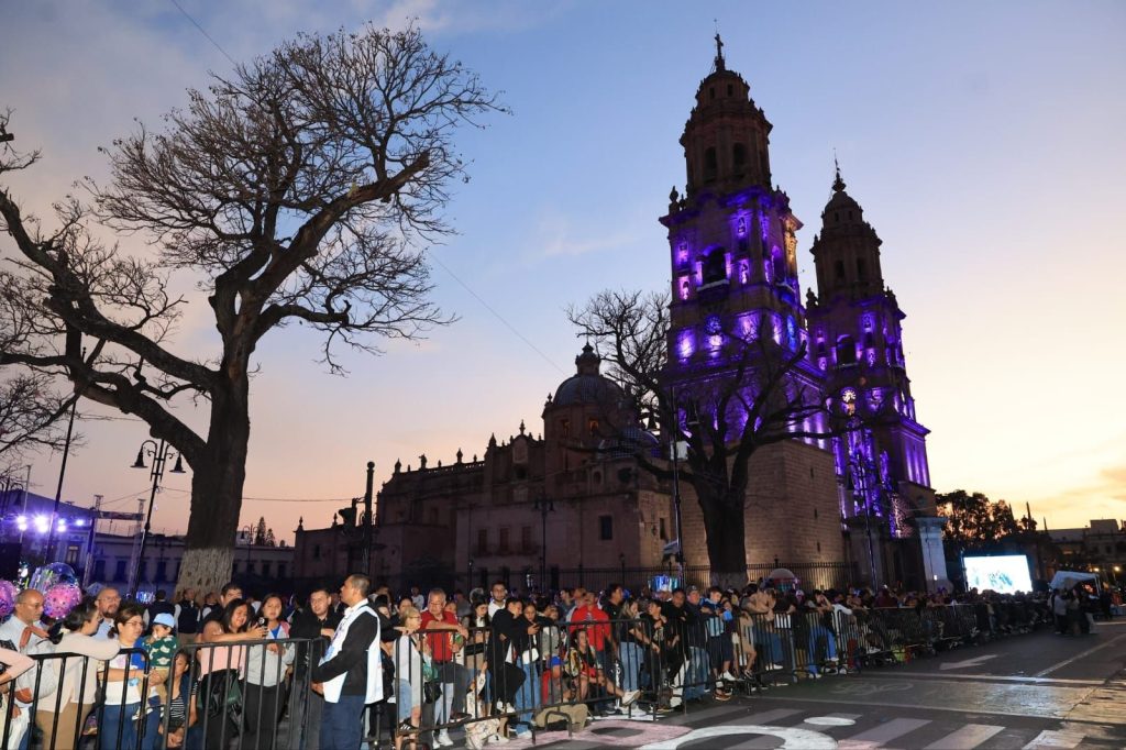 Más de 60 mil personas acompañan la Procesión del Silencio: Alfonso Martínez Alcázar 8 img 20260403 wa01073091175056702998446