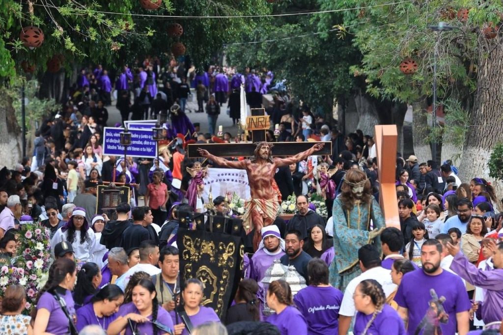 Más de 60 mil personas acompañan la Procesión del Silencio: Alfonso Martínez Alcázar 7 img 20260403 wa01087931782074470008447