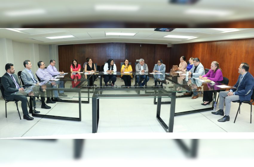  Juezas y jueces familiares de Morelia sostienen conversatorio con personal del Centro Estatal de Justicia Alternativa y Restaurativa