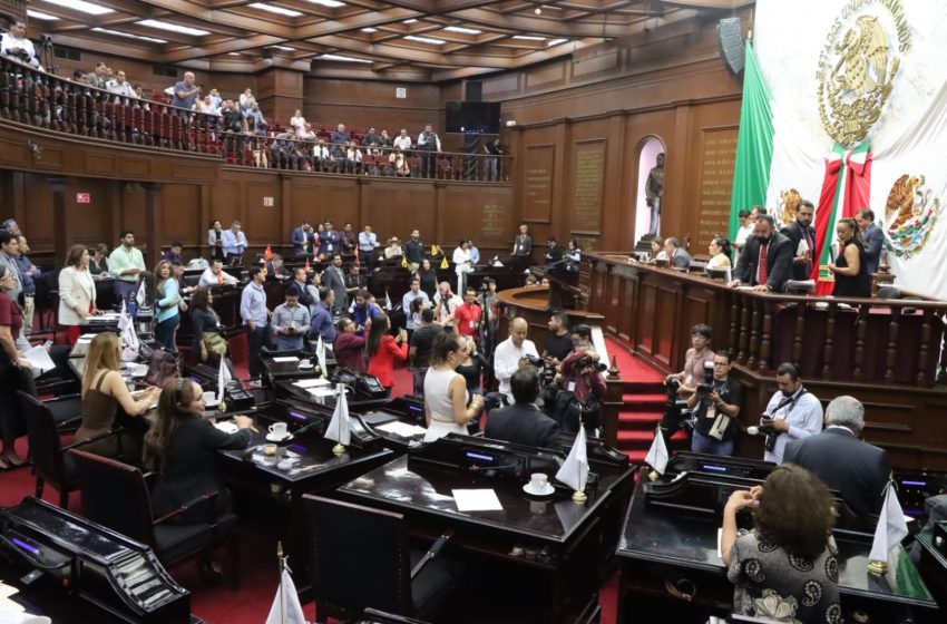  Congreso del Estado prohíbe a escuelas condicionar adquisición de uniformes, útiles o materiales educativos