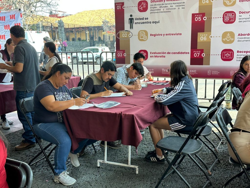 Más de mil 800 oportunidades de trabajo se ofertaron en cinco municipios de Michoacán 4 GobMichFersEmpls2