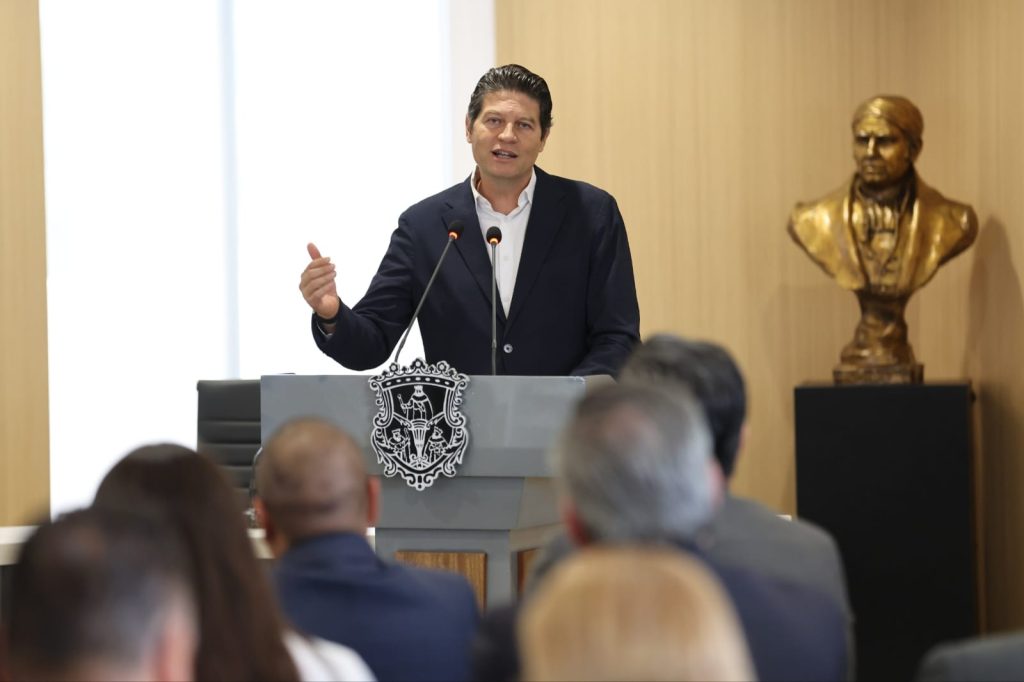 Ayuntamiento de Morelia entrega Condecoración al Mérito Juvenil 2026 4 GobMorMeriJuv3