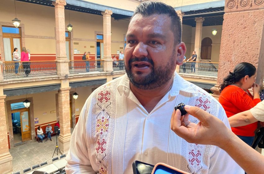  Retenciones y altos costos en aduanas ponen en riesgo la exportación del mezcal michoacano: Crecenciano Ayala