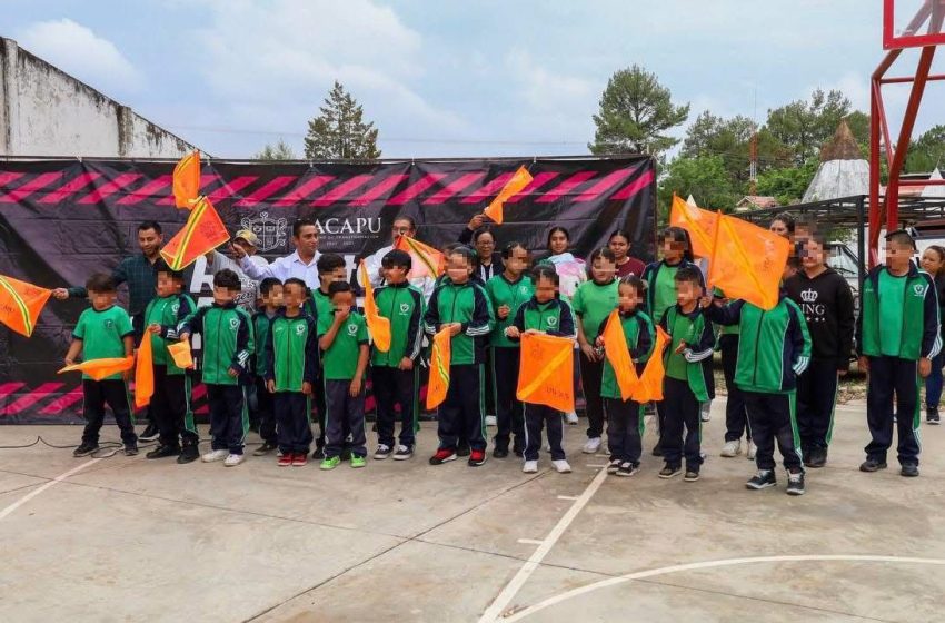  Cumple Mónica Valdez compromiso con estudiantes de Buenavista; arranca construcción de techumbre en primaria Benito Juárez