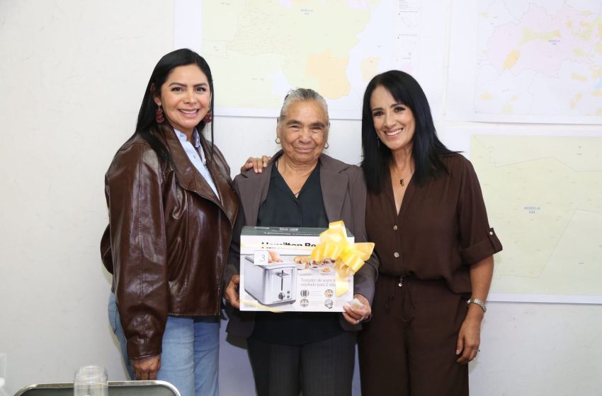  Mujeres son motor de lucha social y pilar de las familias: Araceli Saucedo y Lucila Martínez