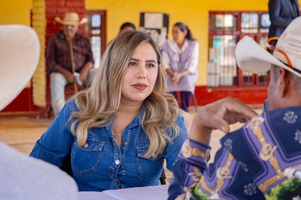 Dayana Pérez fortalece el diálogo con las comunidades de Salvador Escalante 3 StaClaraDialogo2