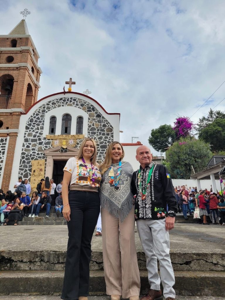Dayana Pérez acompaña celebración de Corpus Christi y torneo tradicional de básquetbol en Ichupio 4 img 20260622 wa01435687002460239219407