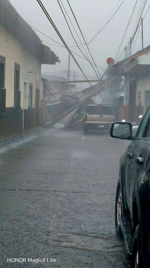 Alerta por tormenta eléctrica, en Uruapan 4 img 20260623 wa03597237215323009236529
