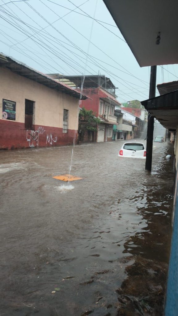 Alerta por tormenta eléctrica, en Uruapan 5 img 20260623 wa03622489588554037804096